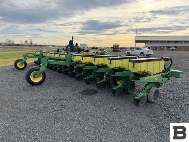 Image of John Deere 1720 equipment image 4