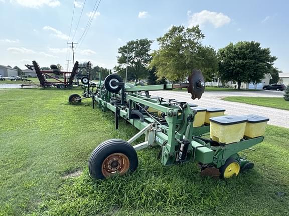 Image of John Deere 1720 equipment image 4