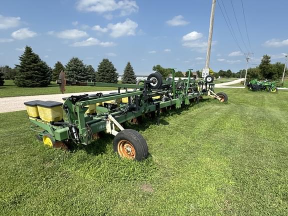 Image of John Deere 1720 equipment image 1