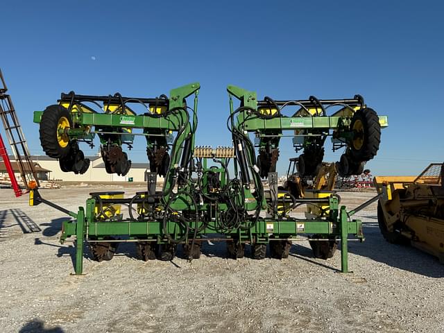 Image of John Deere 1720 equipment image 4