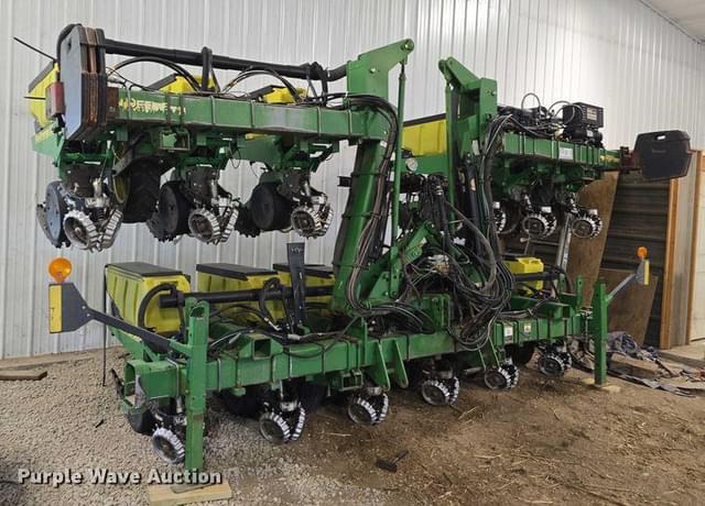 Image of John Deere 1720 equipment image 2
