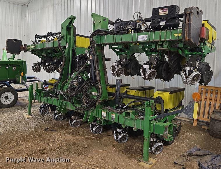 John Deere 1720 Equipment Image0