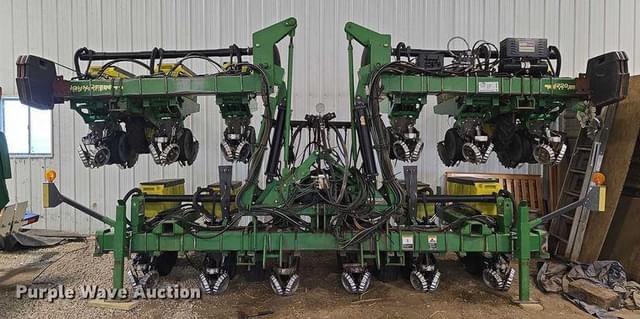 Image of John Deere 1720 equipment image 1
