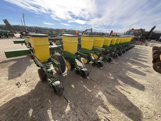 Image of John Deere 1720 equipment image 4