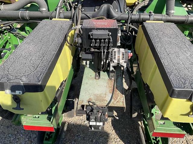 Image of John Deere 1720 equipment image 4