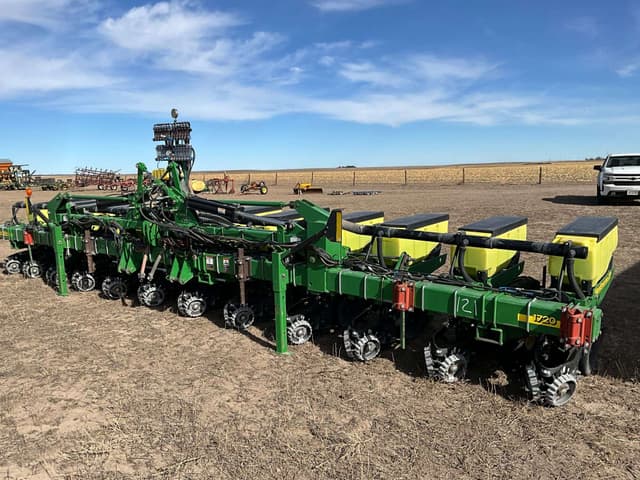 Image of John Deere 1720 equipment image 1
