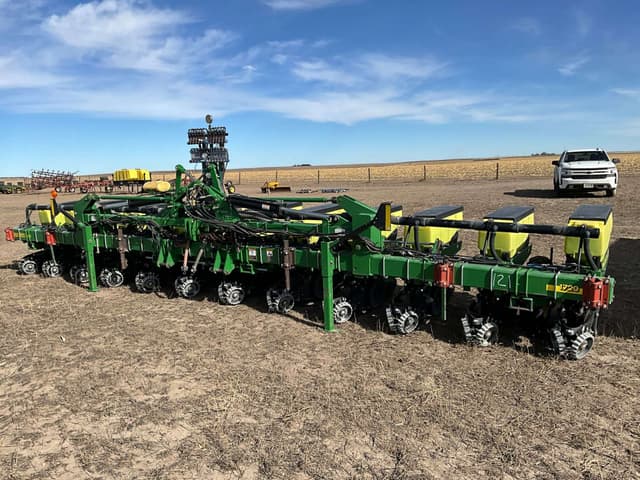 Image of John Deere 1720 equipment image 3