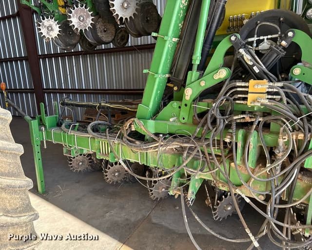 Image of John Deere 1720 equipment image 3