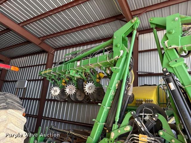 Image of John Deere 1720 equipment image 2