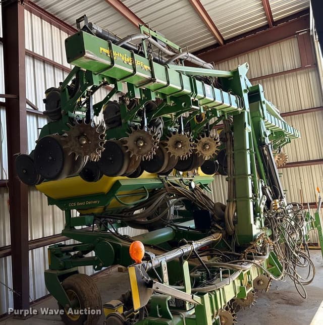 Image of John Deere 1720 equipment image 4