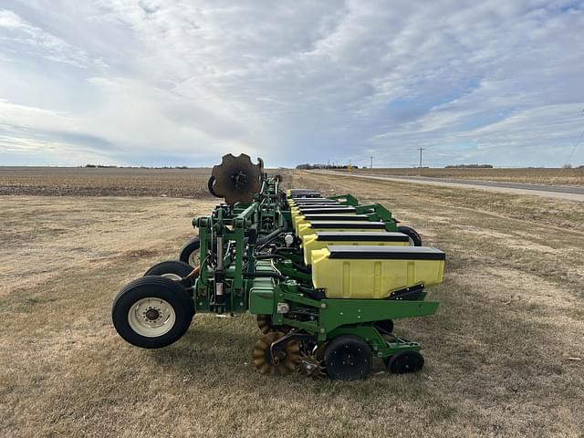 Image of John Deere 1720 equipment image 3