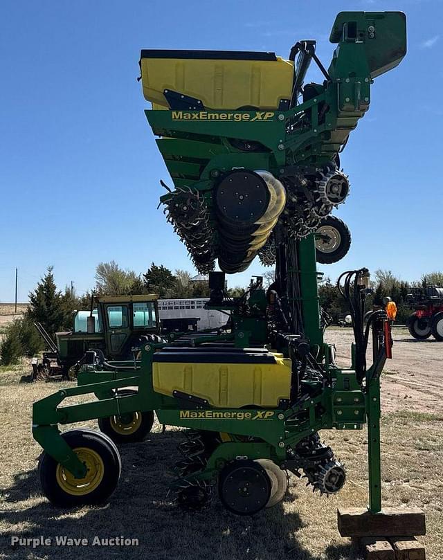 Image of John Deere 1720 equipment image 3