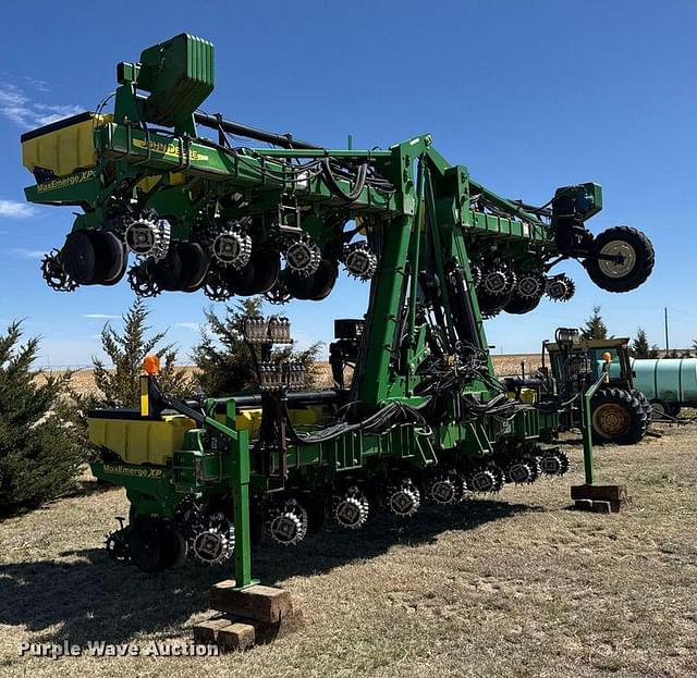 Image of John Deere 1720 equipment image 2