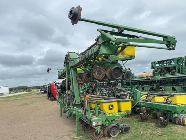 Image of John Deere 1720 equipment image 1