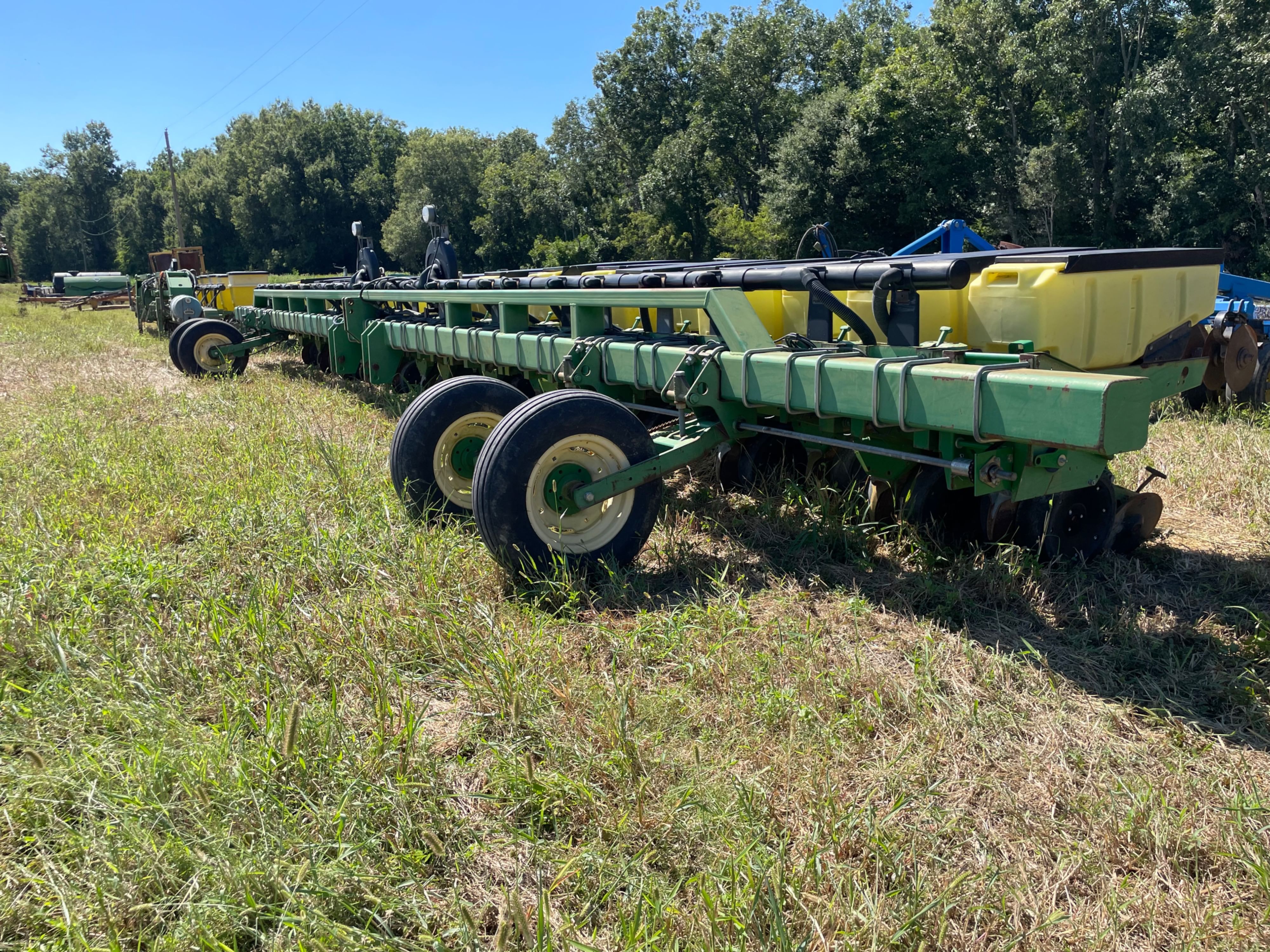 John Deere 1720 Equipment Image0