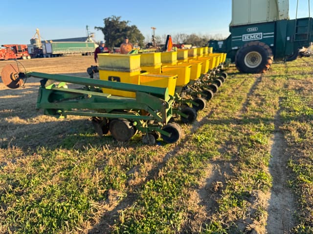 Image of John Deere 1720 equipment image 3