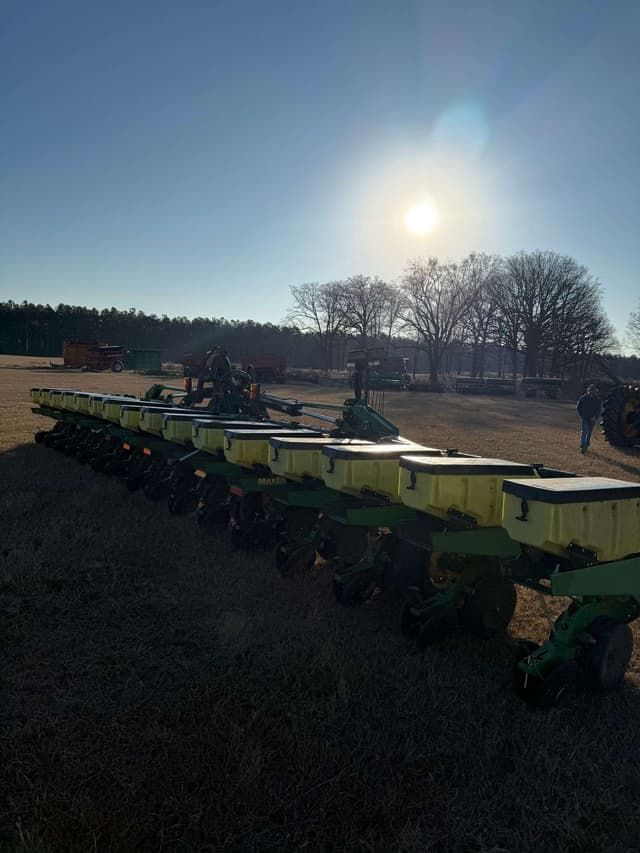 Image of John Deere 1720 equipment image 3