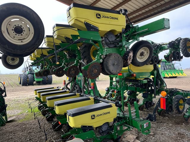 Image of John Deere 1725 equipment image 2