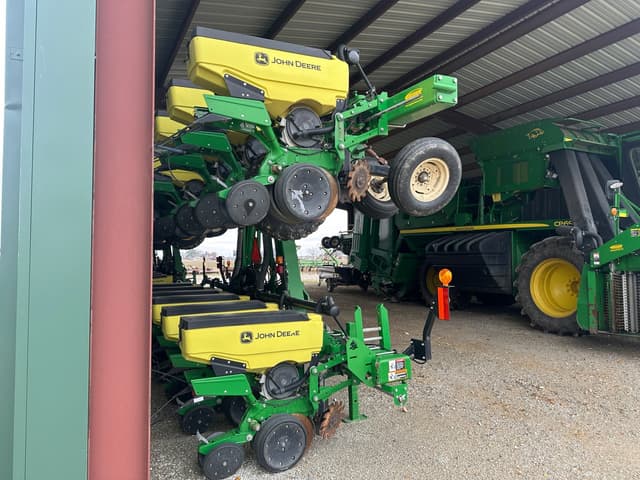 Image of John Deere 1725 equipment image 2