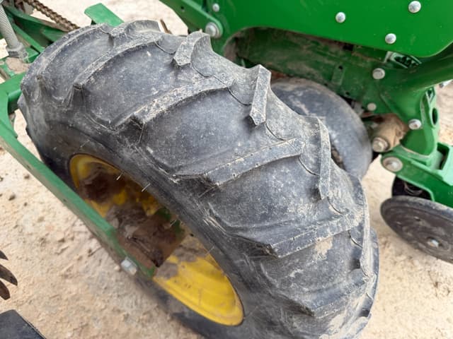 Image of John Deere 1725 equipment image 4