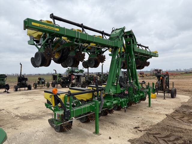 Image of John Deere 1725 equipment image 1