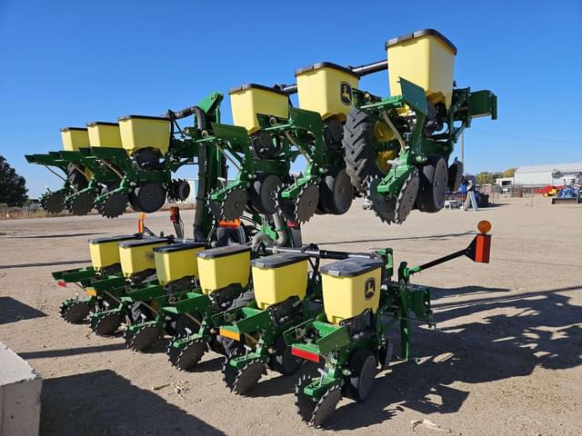 Image of John Deere 1725 equipment image 2