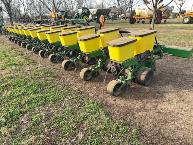 Image of John Deere 1725 equipment image 3