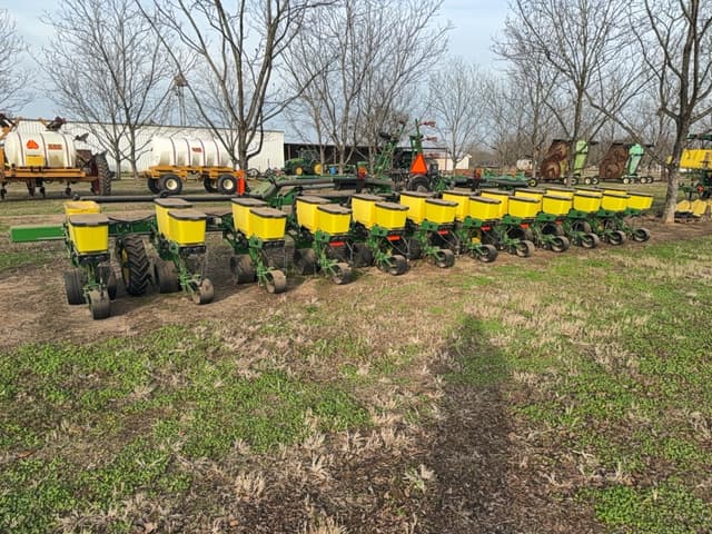 Image of John Deere 1725 equipment image 1