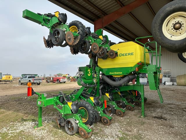 Image of John Deere 1725C equipment image 3