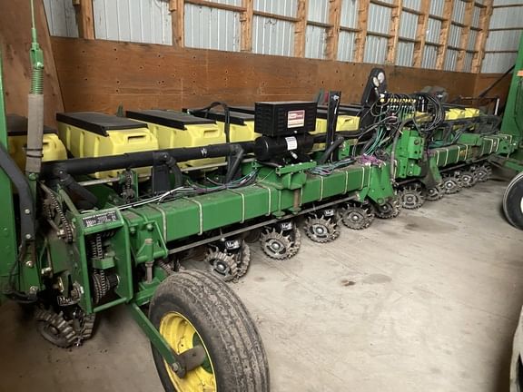 John Deere 1730 Equipment Image0
