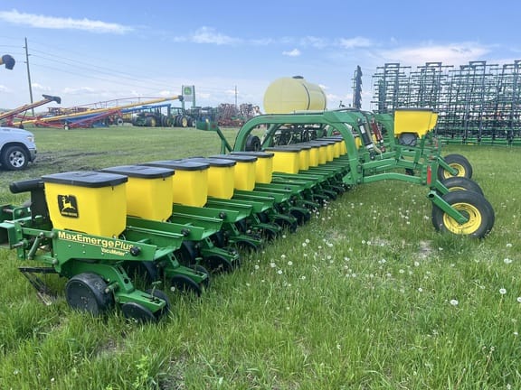 John Deere 1730 Equipment Image0