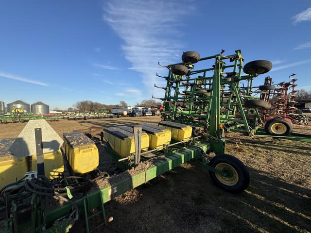 Image of John Deere 1730 equipment image 3