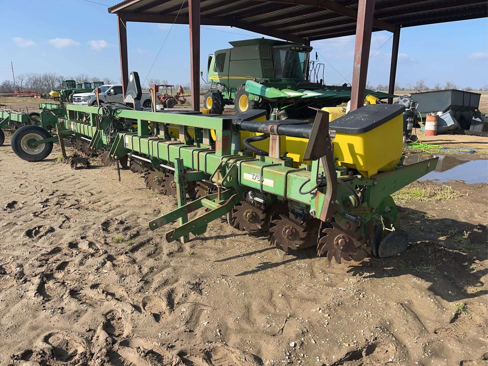 John Deere 1730 Equipment Image0