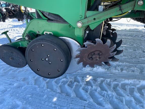 Image of John Deere 1750 equipment image 4