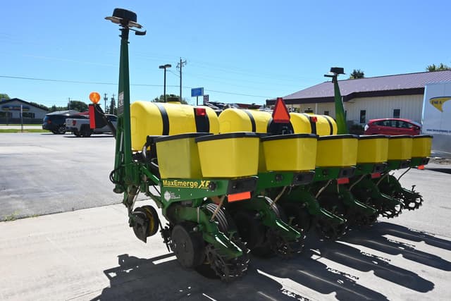 Image of John Deere 1750 equipment image 4