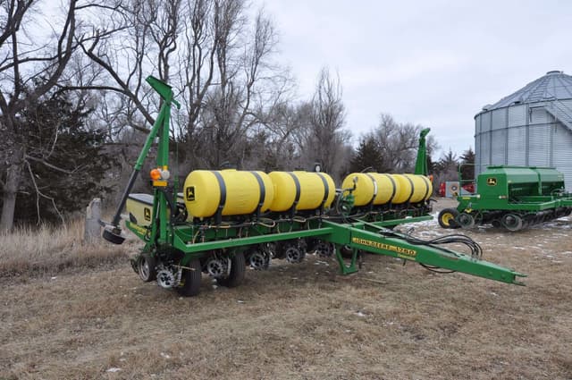 Image of John Deere 1750 equipment image 4