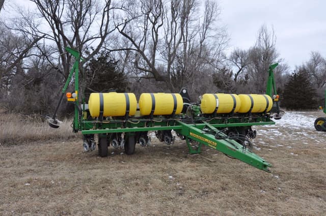 Image of John Deere 1750 equipment image 3