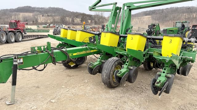 Image of John Deere 1760 equipment image 1