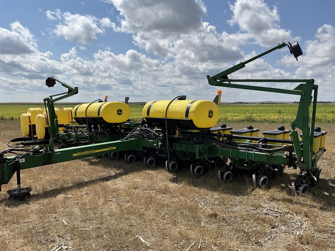 Image of John Deere 1760 Primary image