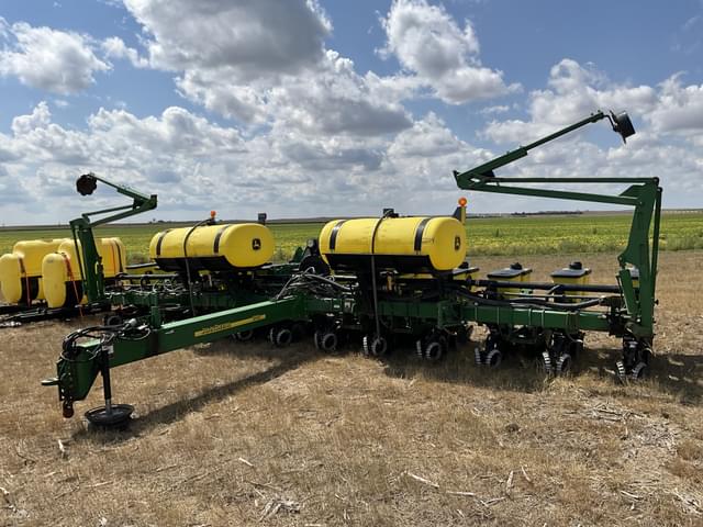 Image of John Deere 1760 equipment image 2
