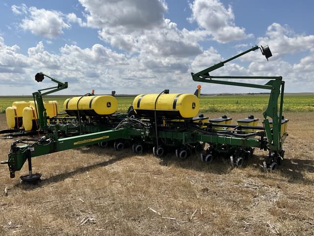 Image of John Deere 1760 equipment image 1