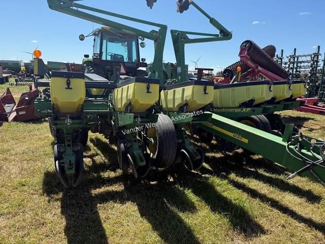 Image of John Deere 1760 equipment image 2