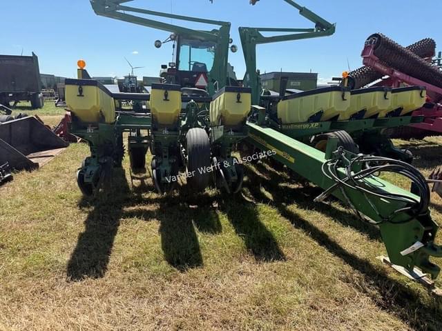 Image of John Deere 1760 equipment image 1