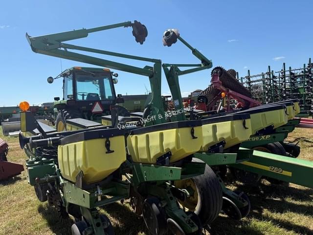 Image of John Deere 1760 equipment image 3