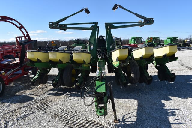 Image of John Deere 1760 equipment image 1