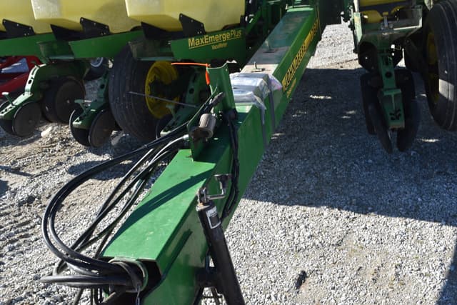 Image of John Deere 1760 equipment image 4