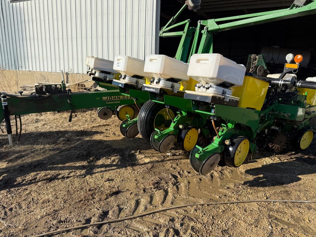 Image of John Deere 1760 Primary image