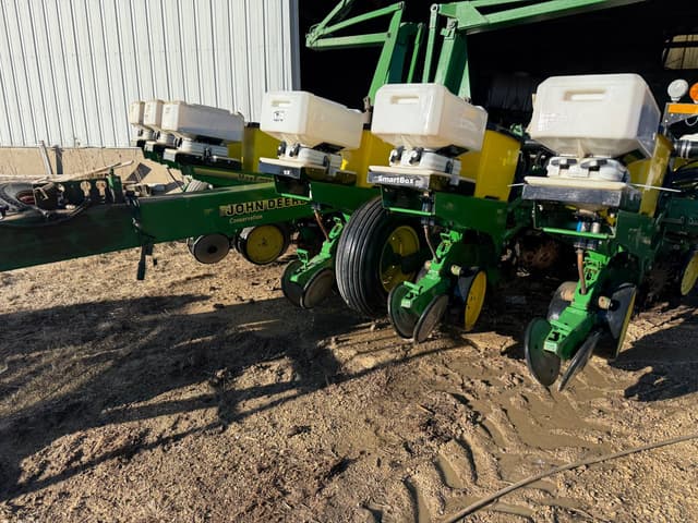 Image of John Deere 1760 equipment image 1