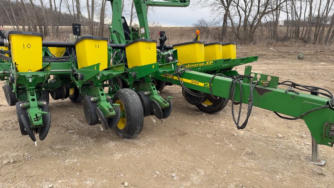 Image of John Deere 1760 Primary image