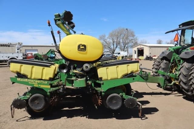 Image of John Deere 1760 equipment image 3
